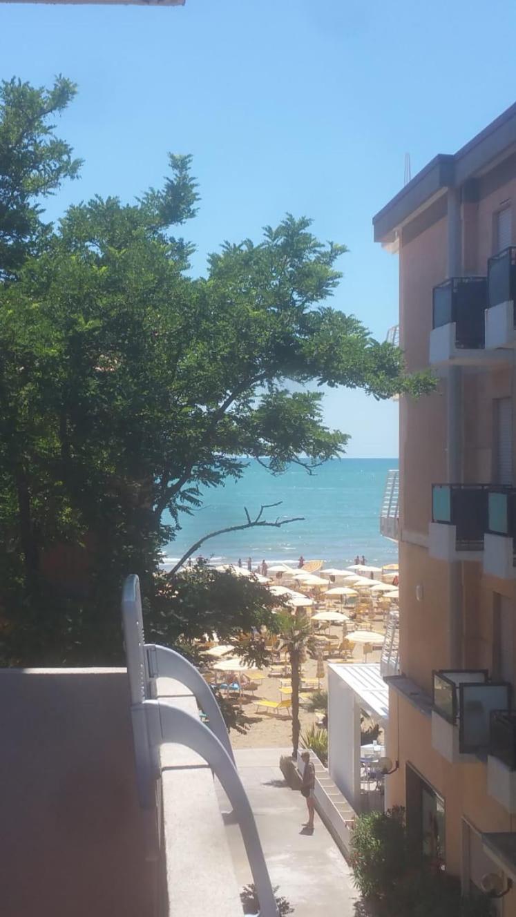Residence Ambra Lido di Jesolo Buitenkant foto